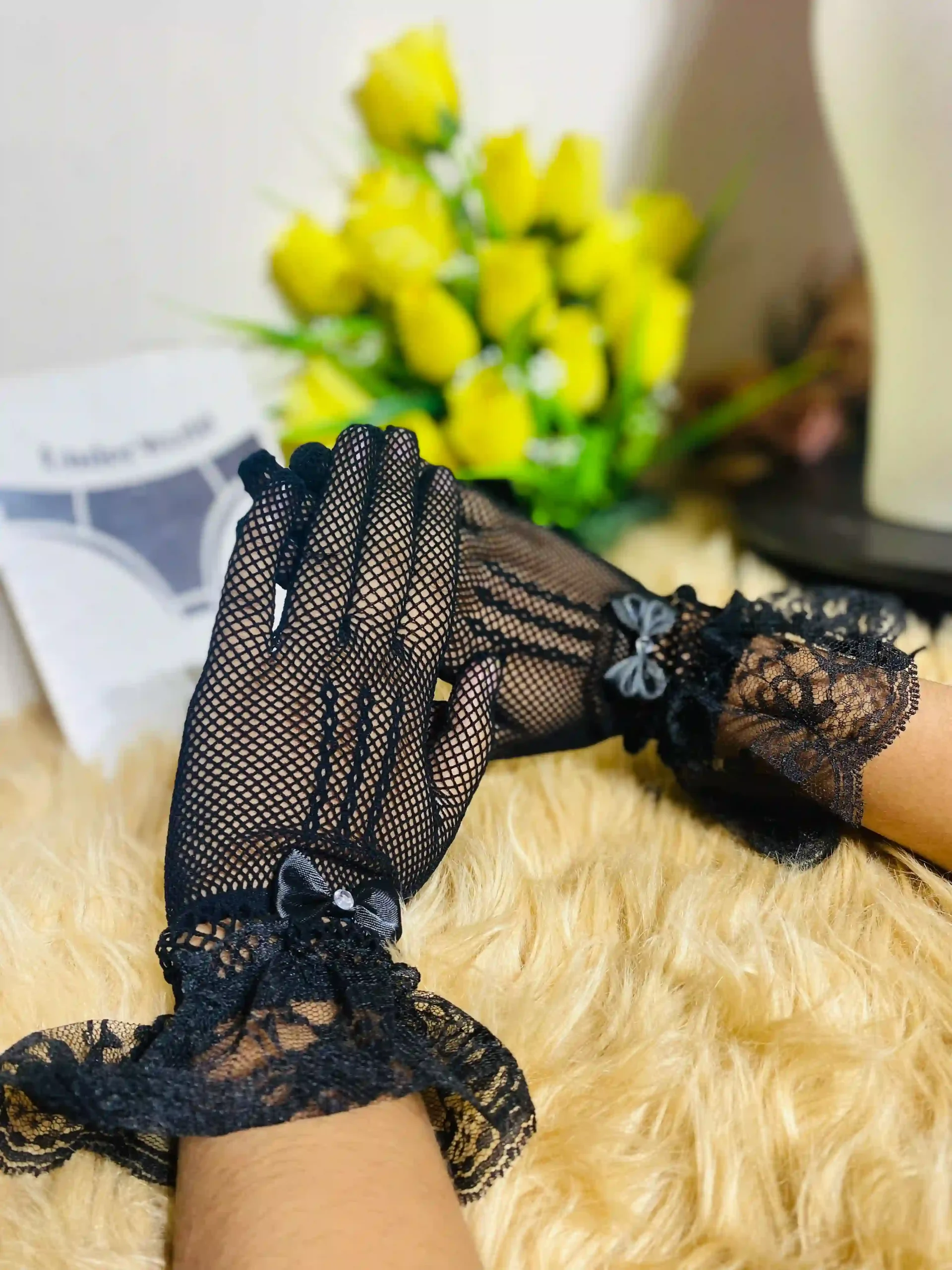 Women Lace Hand Gloves Elegant Short Lace Tea Party Gloves for Women Dinner Party Wedding